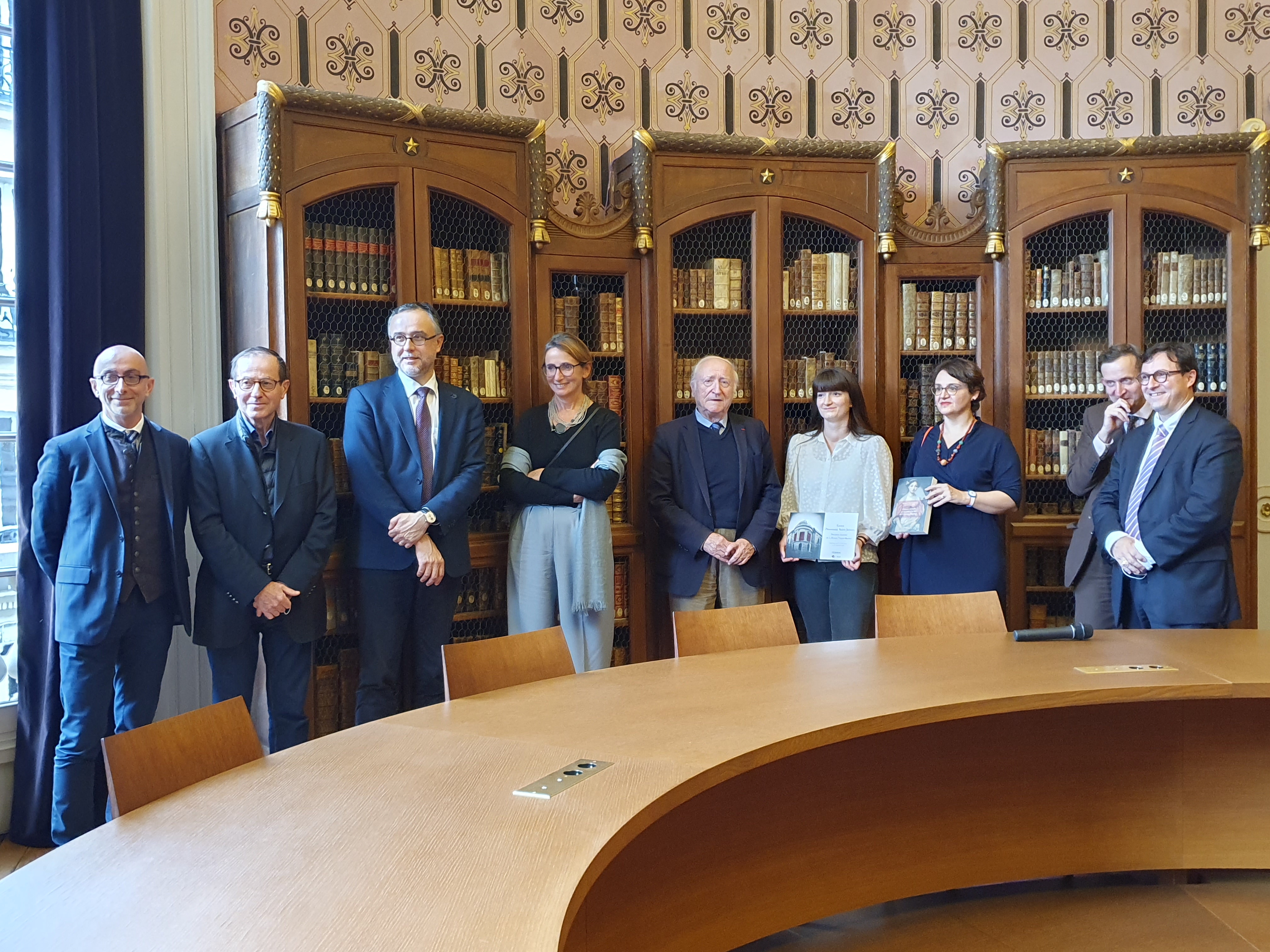Les membres de jury et Enora Peronneau Saint-Jalmes, lauréate de la bourse Victor Baubet, le 30 septembre 2021