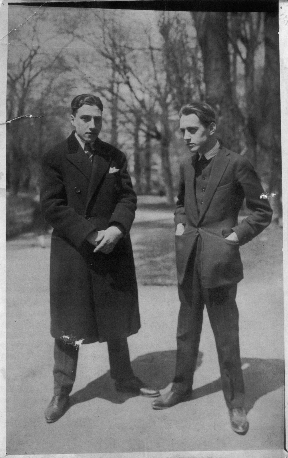 Ilarie Voronca (Eduard Marcus) et Victor Brauner, ils publièrent ensemble le magazine avant-gardiste 75 HP (années 1920) 