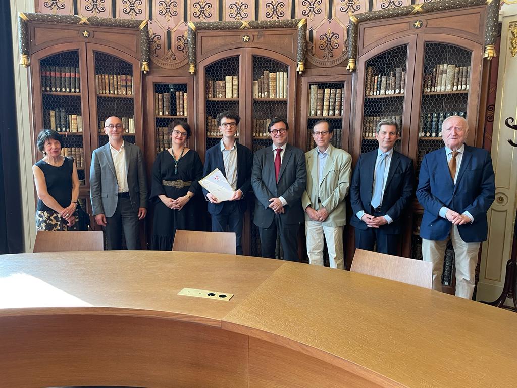 Les membres de jury et Thomas Creusot, lauréat de la bourse Victor Baubet, le 14 juin 2023