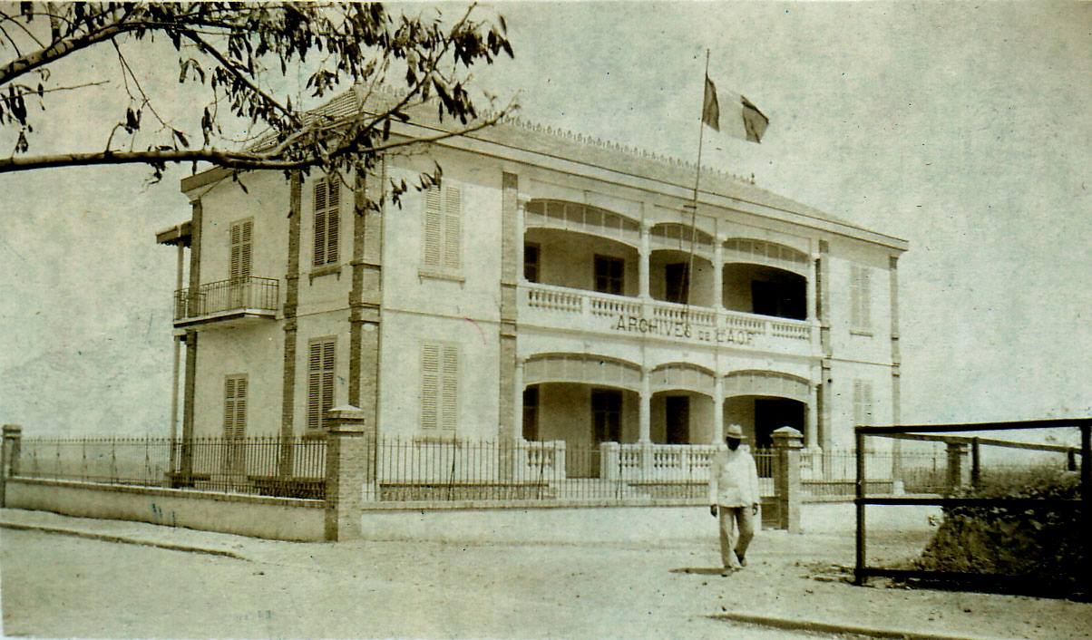Image décorative : Le bâtiment (supposé) des archives d’AOF, années 1910 © Collection personnelle de M. Guy Trottet