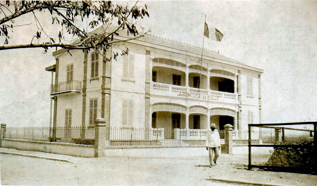 Image décorative : Le bâtiment (supposé) des archives d’AOF, années 1910 © Collection personnelle de M. Guy Trottet
