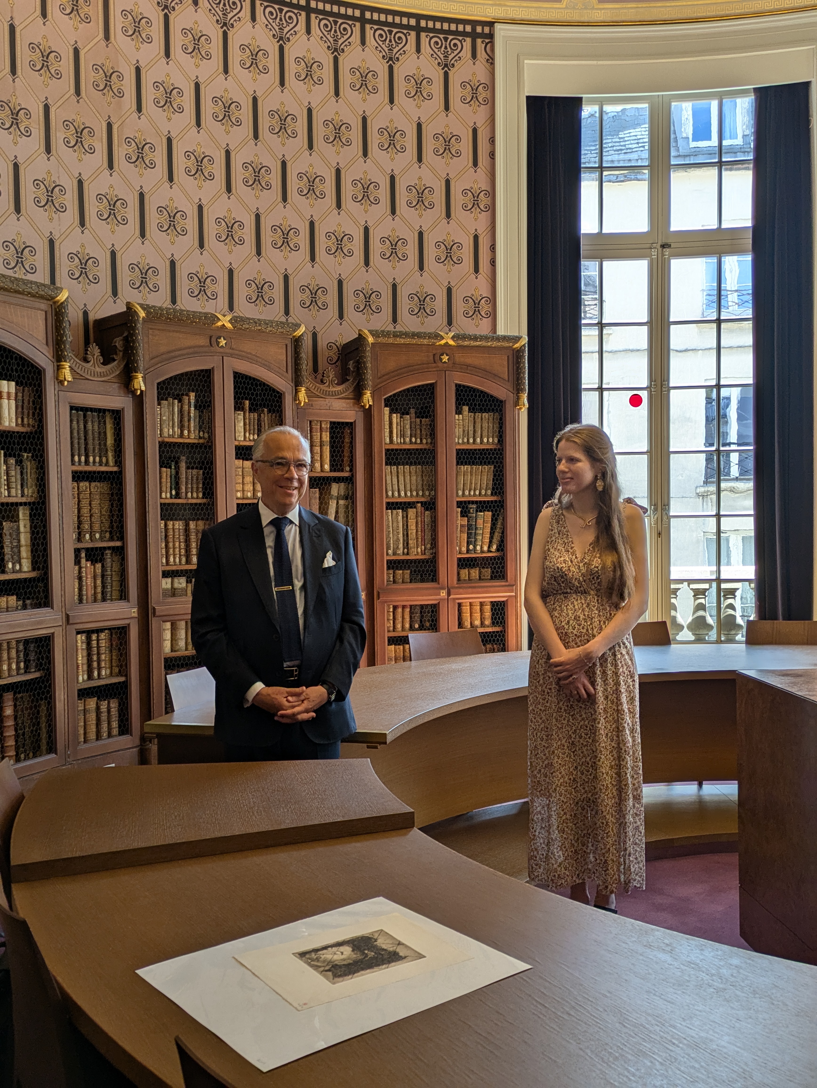 Image décorative : Gilles Etrillard, président de la Fondation Etrillard, et Éléonore Quirouard-Frileuse (prom. 2025), lauréate du « Prix Fondation Etrillard », le 25 juin 2025 © Fondation de l’École nationale des chartes - PSL