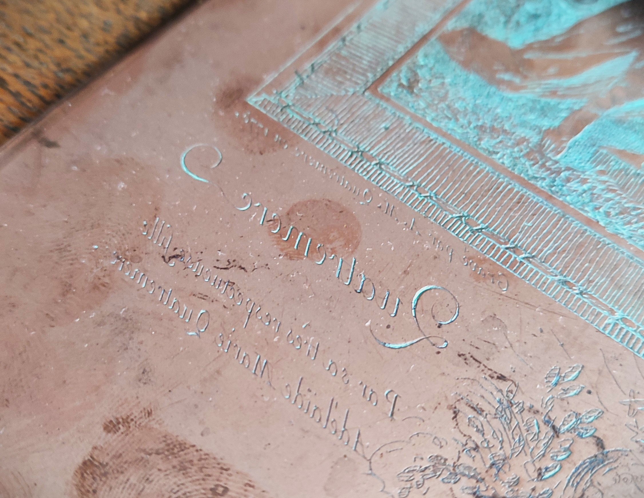 Image décorative : Adélaïde-Marie Quatremère, Hommage à M. Quatremère, matrice de cuivre, 1775, détail avec la signature de la jeune graveuse