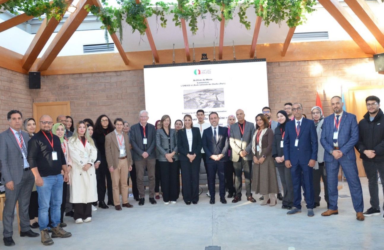 Image décorative : quelques-uns des participants des Archives nationales du royaume du Maroc, de la Bibliothèque nationale du royaume du Maroc et de l’École des sciences de l’information (ESI)