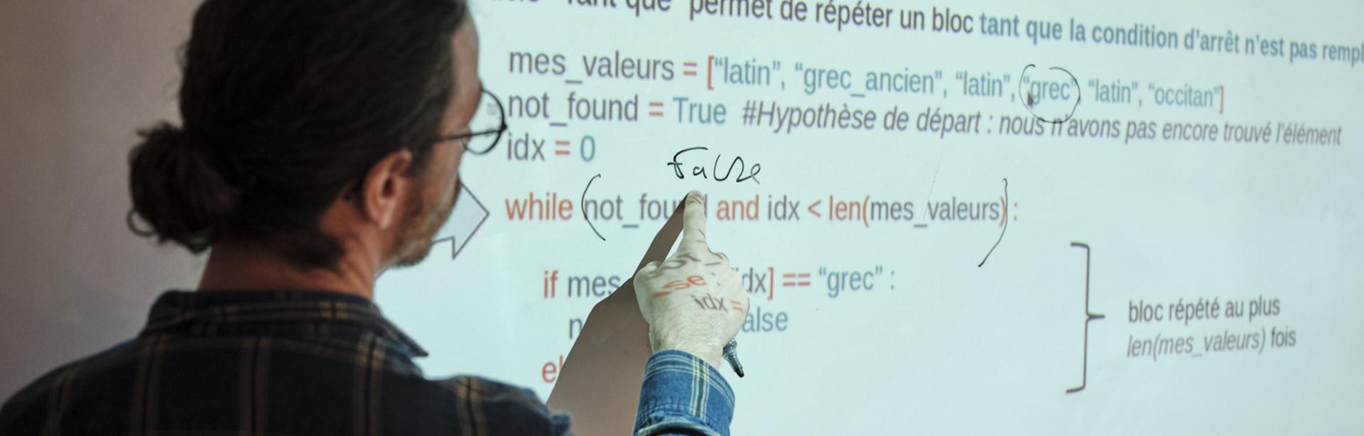 Cours de programmation des étudiants du master « Technologies numériques appliquées à l’histoire » avec Julien Pilla