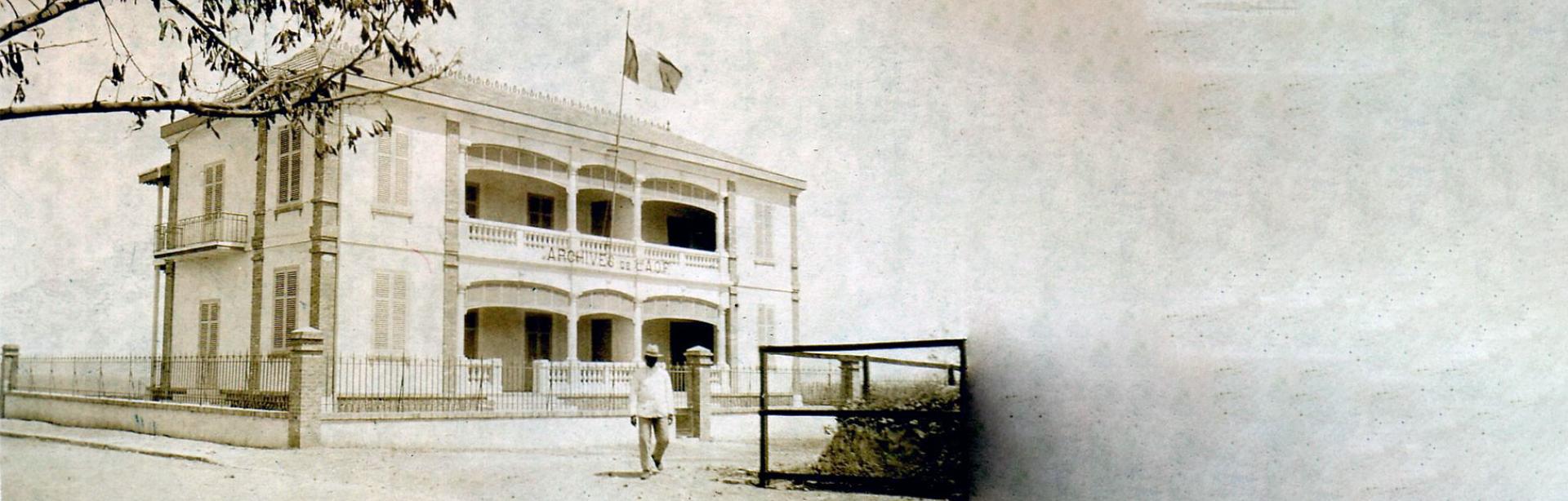 Image décorative : Le bâtiment (supposé) des archives d’AOF, années 1910 © Collection personnelle de M. Guy Trottet