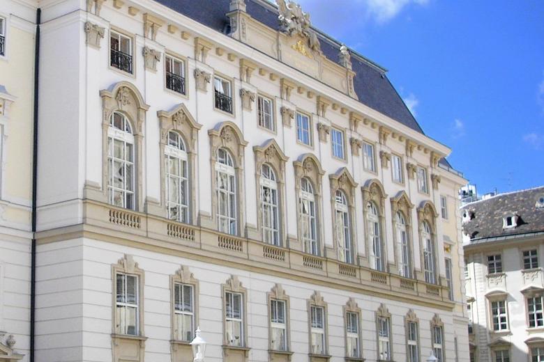Image décorative : les Haus-, Hof- und Staatsarchiv sur la Minoritenplatz © Gryffindor (Wikipédia)