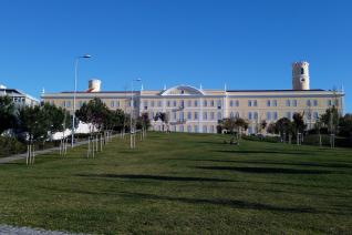 Façade du Colégio Almada Negreiros, NOVA FCSH, Campus de Campolide, Lisbonne 