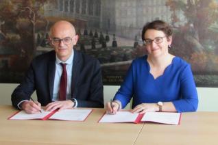 Thierry Verdel et Michelle Bubenicek signent un accord-cadre de partenariat entre l’Université Senghor à Alexandrie et l’École