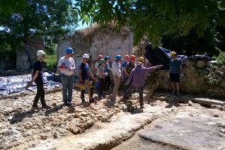 Les élèves en chantier-école archéologique à Jouars-Ponchartrain 