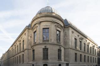 Façade de la bibliothèque au 12, rue des Petits-Champs 