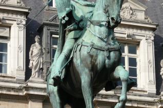 Statue équestre d’Étienne Marcel aux abords de l’hôtel de ville de Paris (jardin des Combattants-de-la-Nueve), 1888 