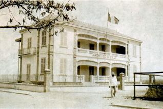 Image décorative : Le bâtiment (supposé) des archives d’AOF, années 1910 © Collection personnelle de M. Guy Trottet
