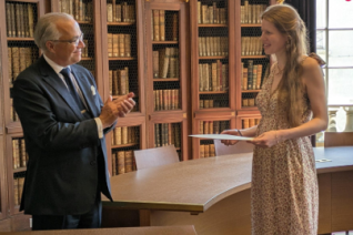 Remise du prix de thèse à une élève