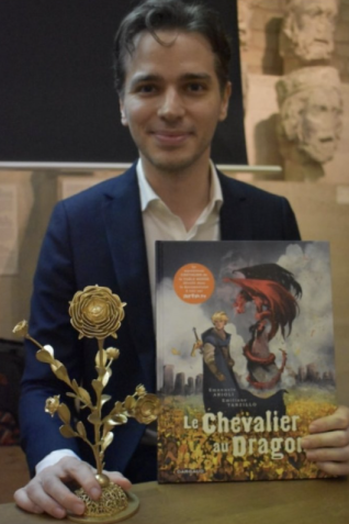 Emanuele Arioli (prom. 2012) reçoit le prix de la Rose d’or pour sa bande dessinée <em>Ségurant, le chevalier au dragon</em>