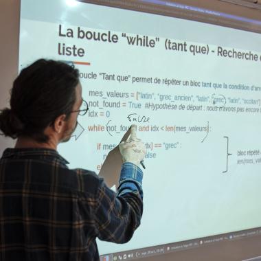 Digital humanities courses