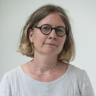 Portrait d’Agnès Bos (prom. 1997), déléguée générale du CTHS