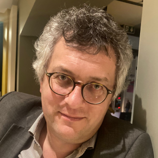 Image décorative : portrait de Yan Greub