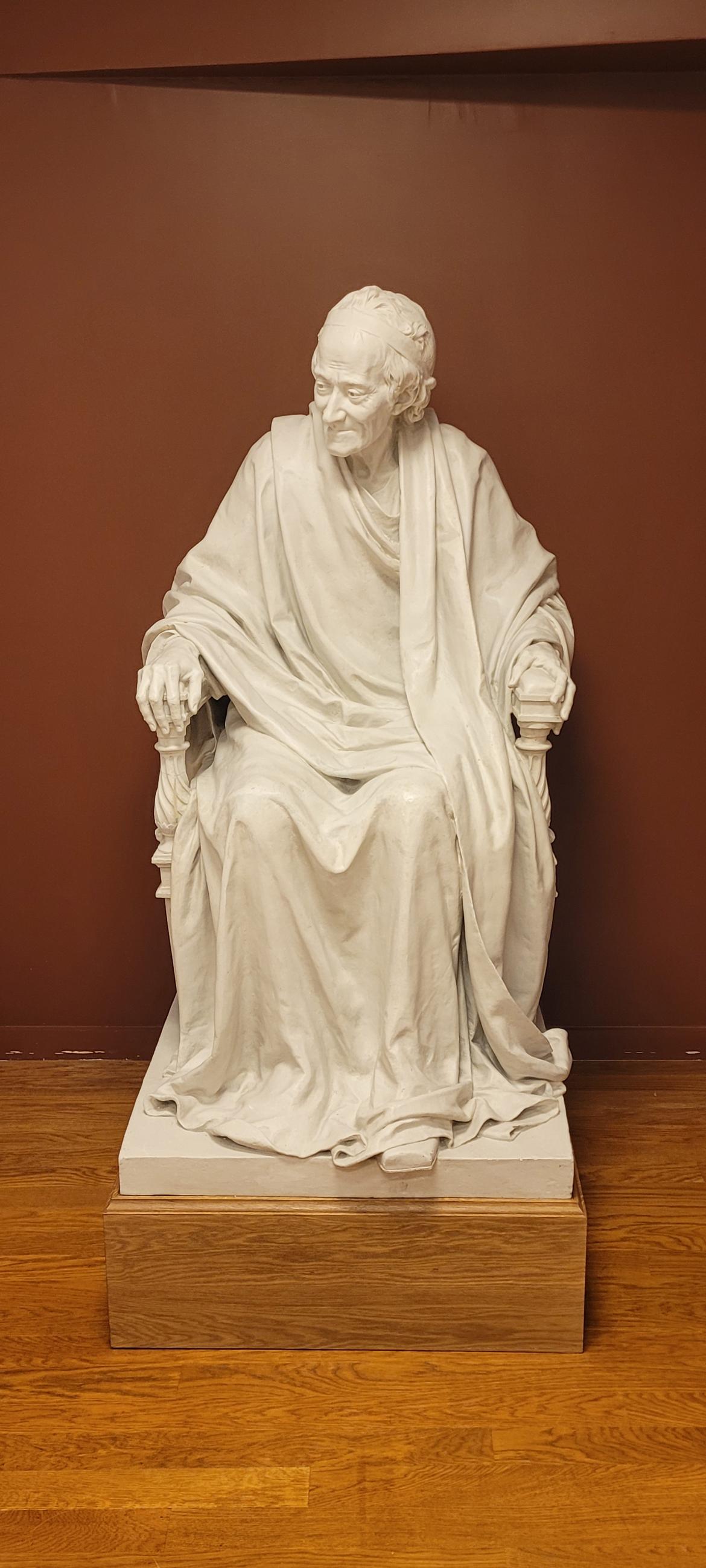 "Voltaire assis dans un fauteuil", copie de la statue en plâtre de Houdon