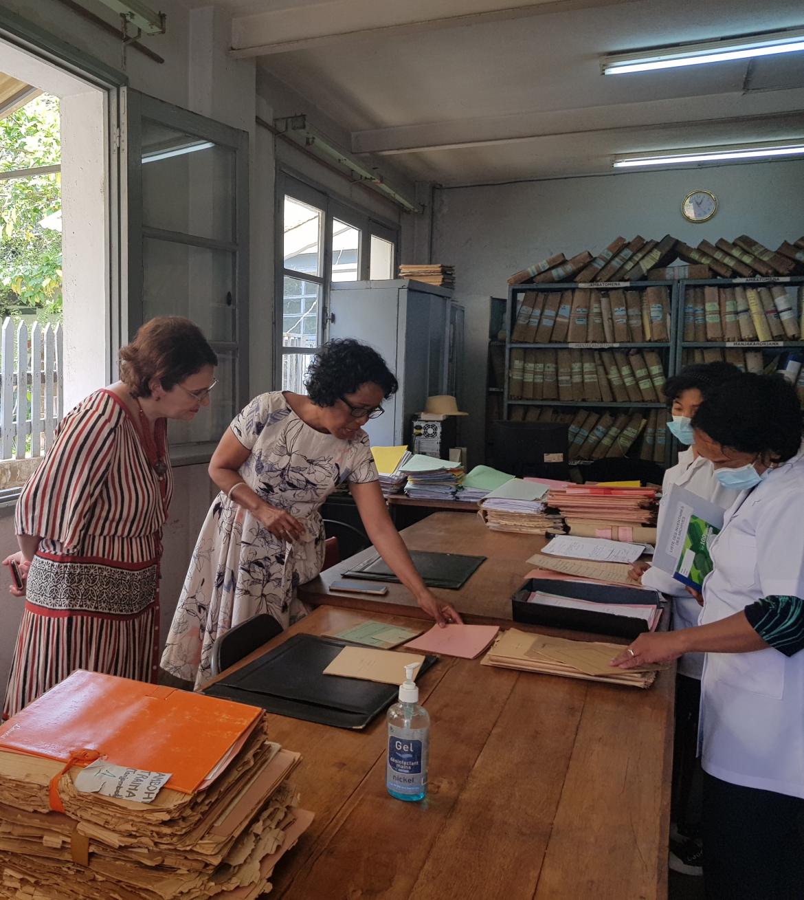 Visite des Archives nationales, avec la directrice Sahondra Sylvie Andriamihamina