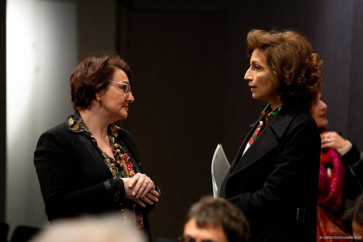 Michelle Bubenicek, directrice de l’École nationale des chartes - PSL, et Audrey Azoulay, directrice générale de l’UNESCO © UNESCO - cl. Christelle Alix