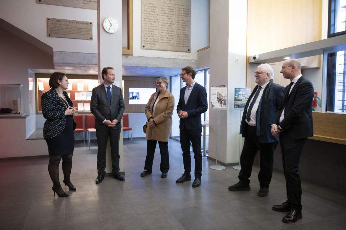 De gauche à droite : Michelle Bubenicek, Sylvain Maillard, Sylvie Retailleau, Ariel Weil, Alain Fuchs et Christophe Strassel