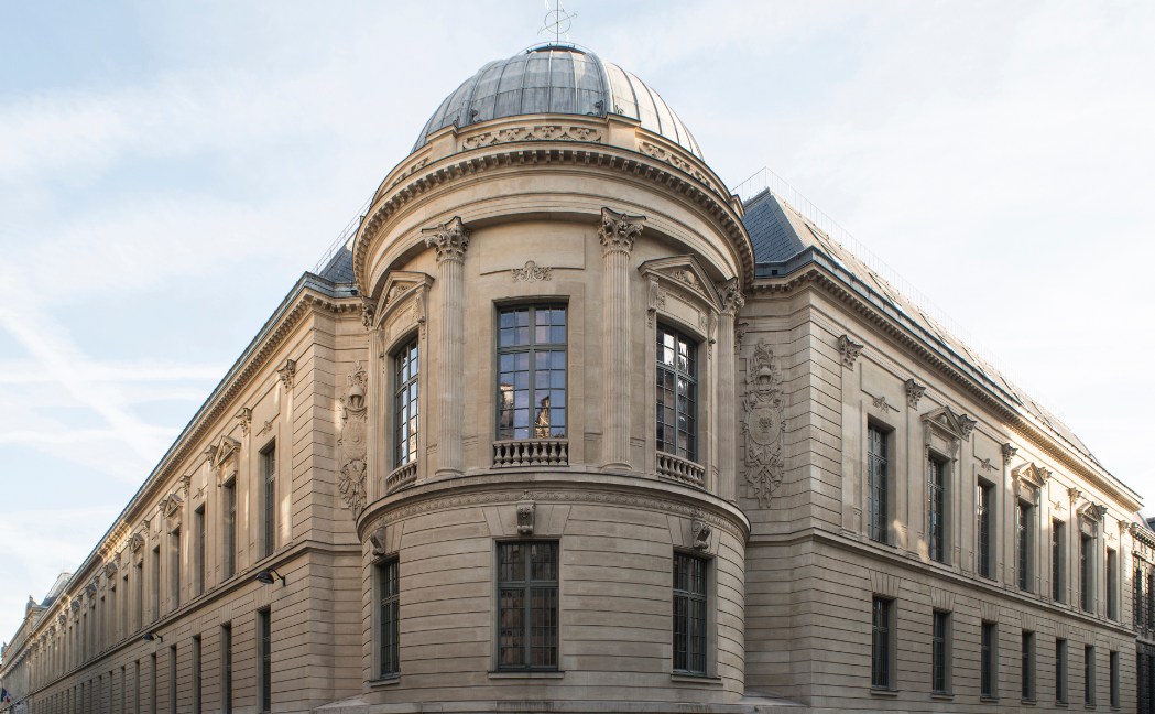 Image décorative : façade de la bibliothèque au 12, rue des Petits-Champs © ENC – cl. J.C. Ballot