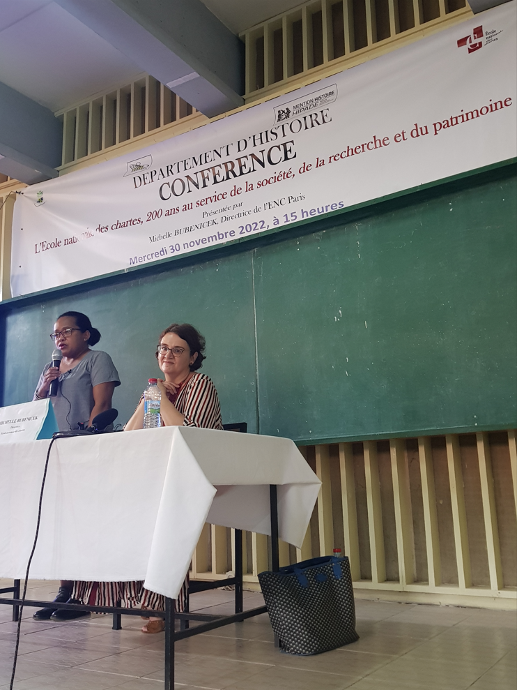 Conférence de Michelle Bubenicek à l’Université d’Antananarivo, intitulée « L’École nationale des chartes, 200 ans au service de la société, de la recherche et du patrimoine »
