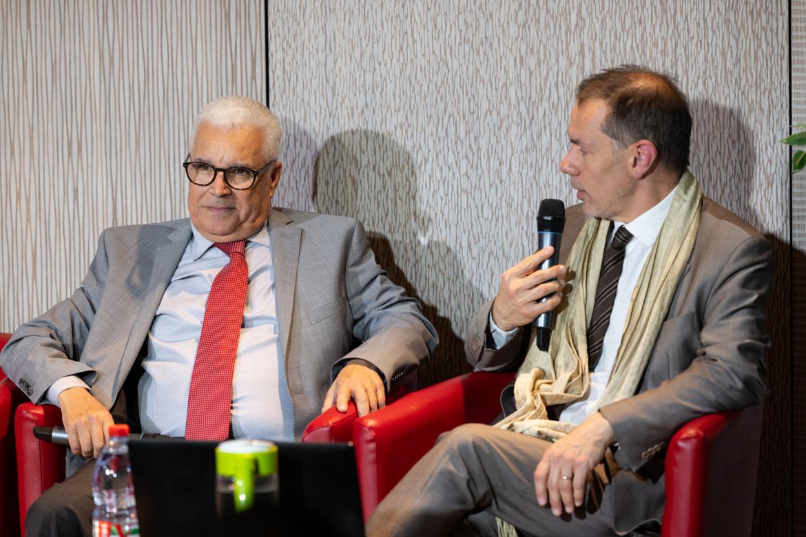 Table ronde sur « Le point de vue des services d’Archives en Afrique », avec Jamaâ Baida, directeur des Archives du Maroc, et Édouard Vasseur, professeur à l’École