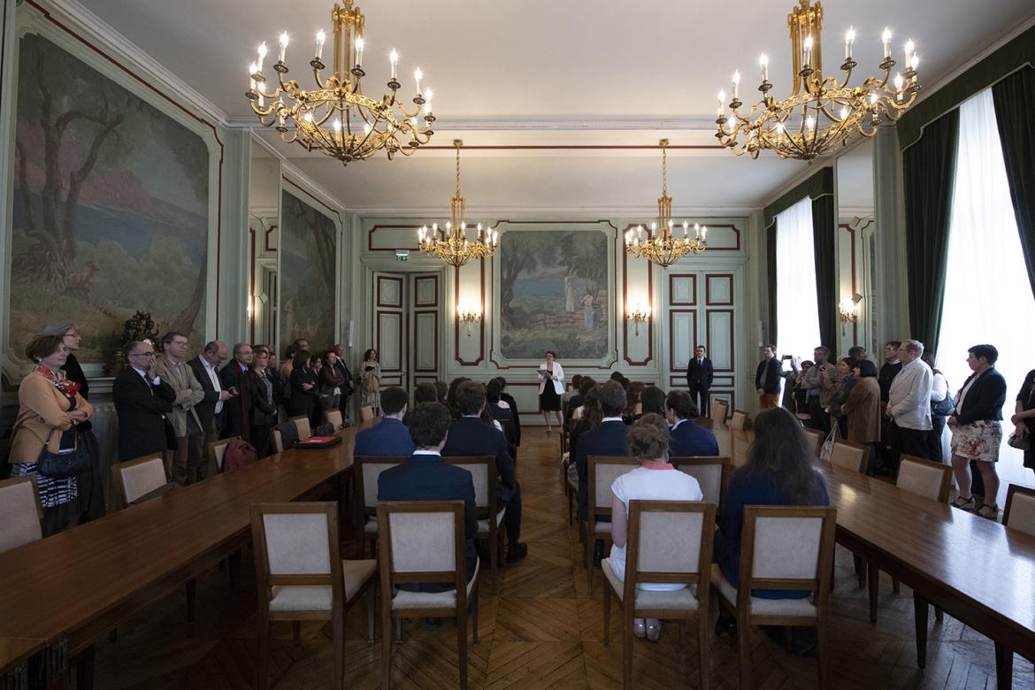 Michelle Bubenicek introduit la cérémonie de remise des diplômes 2019 d’archiviste paléographe