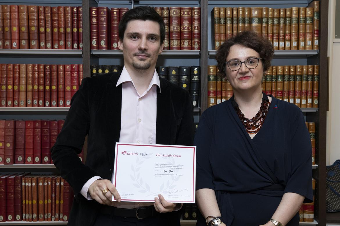 Max Hello, lauréat du prix Lasalle-Serbat, avec Michelle Bubenicek, directrice de l’École