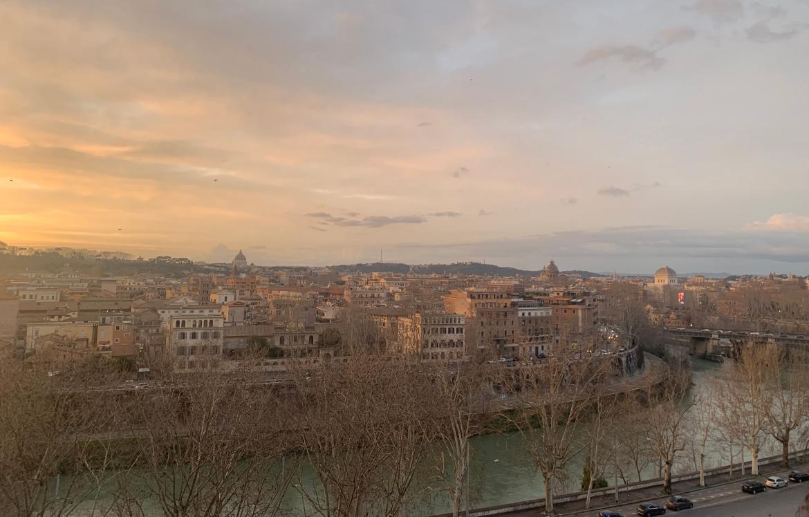 La vue depuis Sainte-Sabine est telle que je pouvais même garder un œil sur « mes » archives.