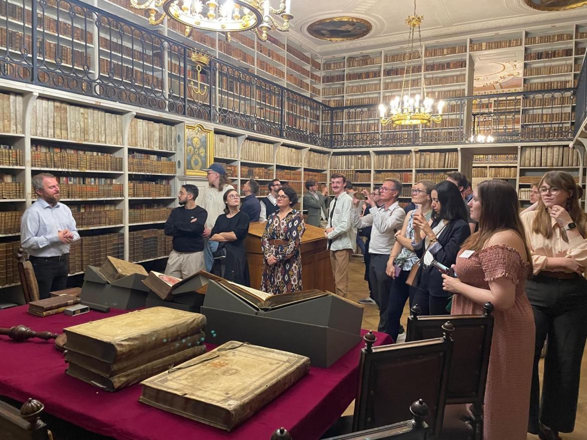 Image décorative : visite de la bibliothèque du palais Nostitz