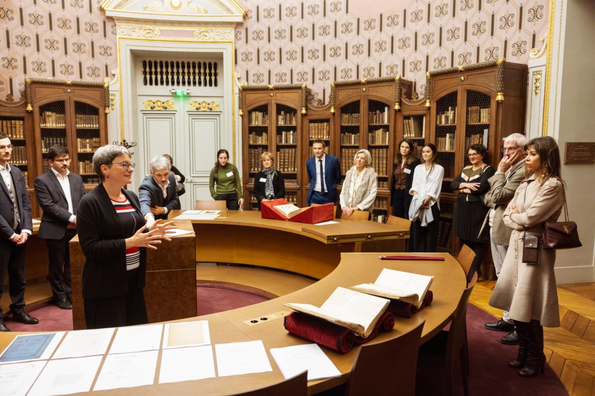 Image décorative : Christine Bénévent, professeur d’Histoire du livre et de bibliographie, présente le comte Libri © Fondation de l’École nationale des chartes - PSL – cl. Frédéric Albert