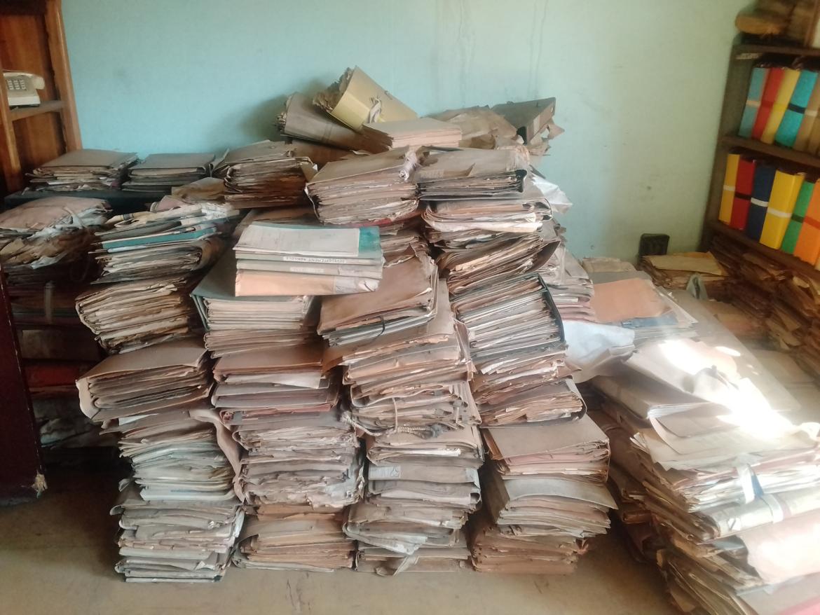 Image décorative : une partie des archives à traiter
