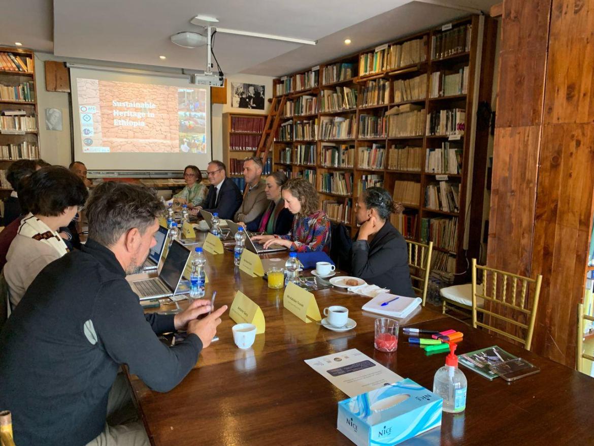 Image décorative : rencontre au CFEE avec les représentants du SCAC et de l'AFD