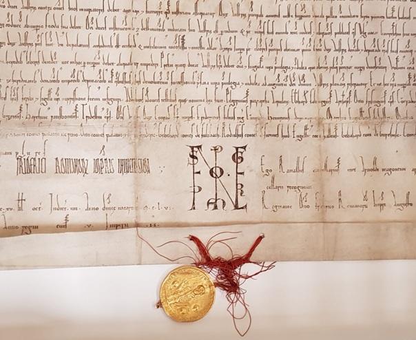 Image décorative : le "Privilegium majus" et sa bulle d’or constitue l’un des faux les plus célèbres du Moyen Âge © Luc Grosshans