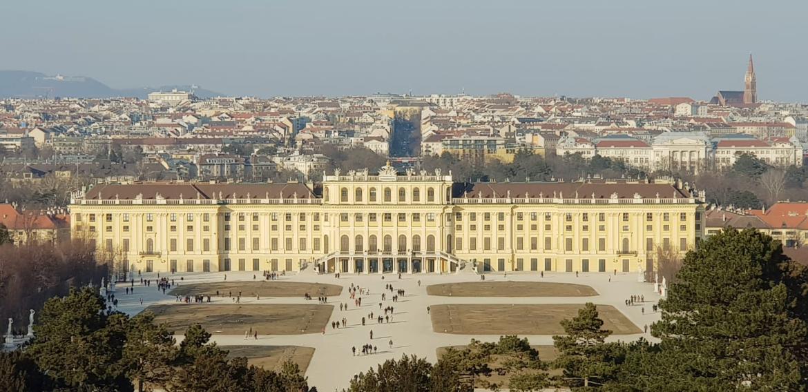 Image décorative : vue du château de Schönbrunn, résidence d'été de la famille impériale autrichienne, à Vienne (Autriche) © Luc Grosshans