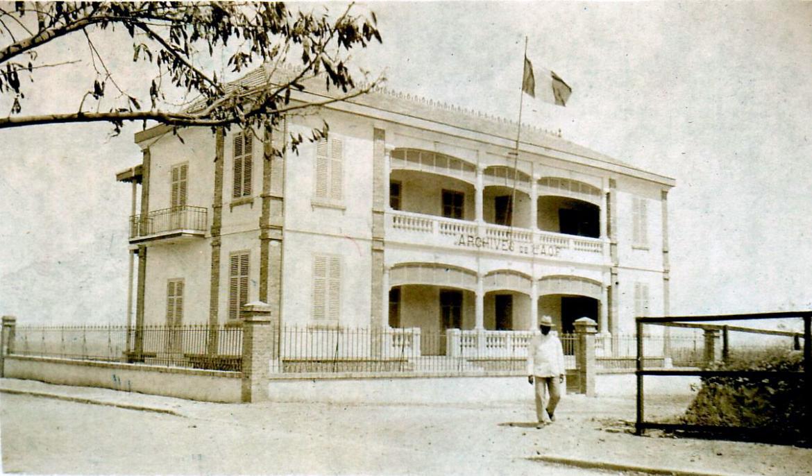 Image décorative : Le bâtiment (supposé) des archives d’AOF, années 1910 © Collection personnelle de M. Guy Trottet
