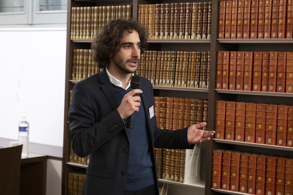 Image décorative : présentation de Chahan Vidal-Gorène © Fondation de l’École nationale des chartes - PSL – cl. Didier Plowy