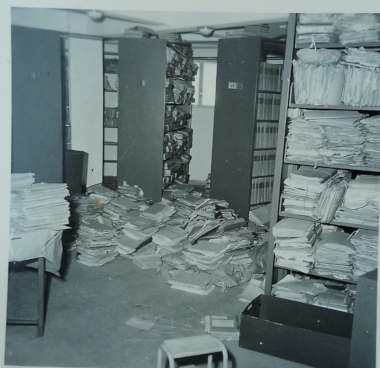 Image décorative : salle de tri des archives à Dakar, 1955 © DR