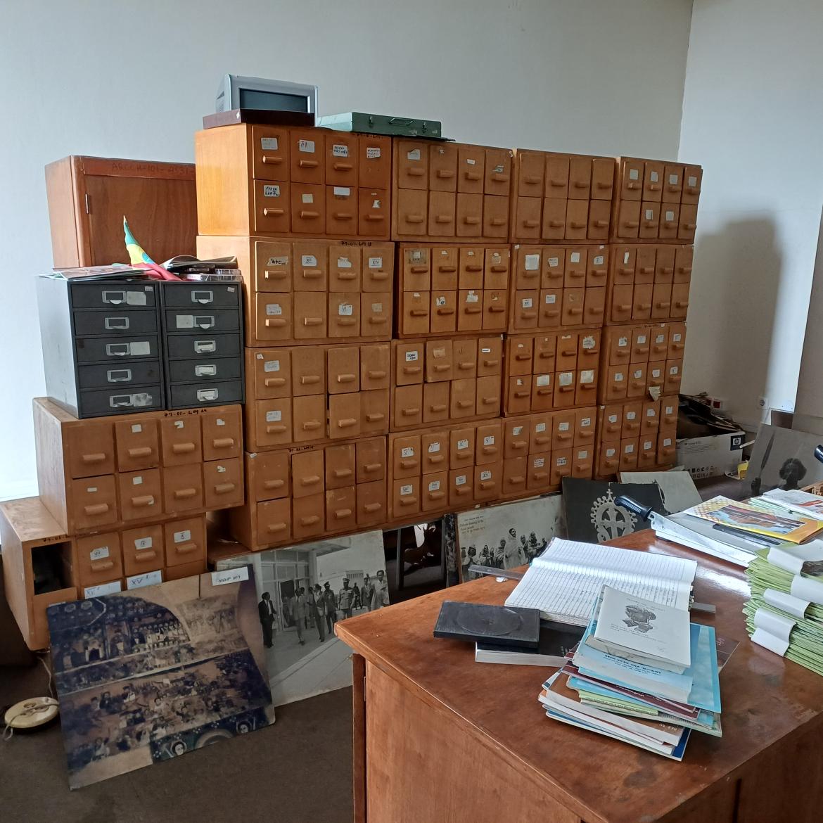 Image décorative : archives de l'EHA: fichiers, inventaires et documents audiovisuels