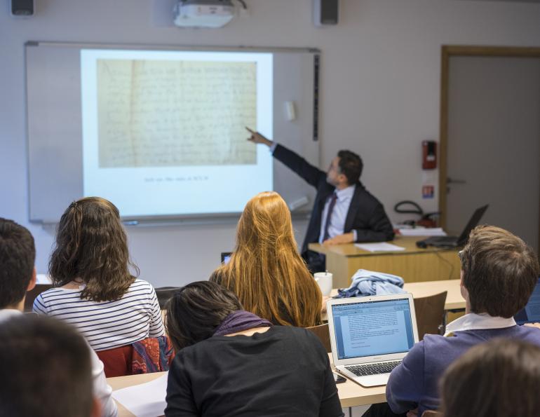 Cours de diplomatique avec Olivier Poncet