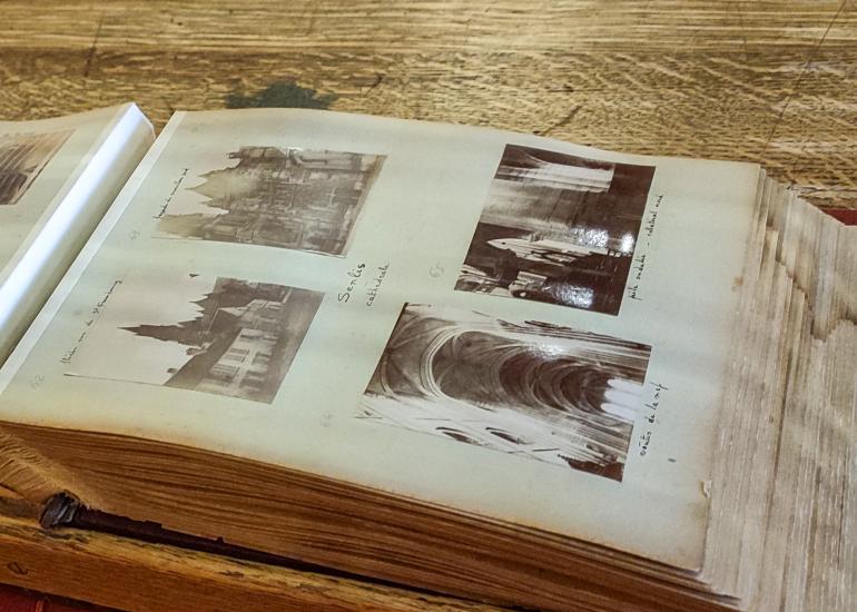 Image décorative : Jacques de Dampierre, [Promenades archéologiques], Album de 195 photographies d’amateurs, vers 1900