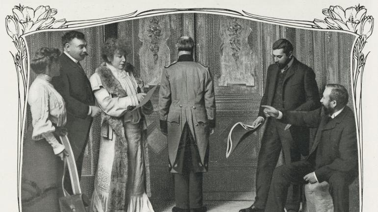 Image décorative : pendant les répétitions de Varennes, 1904, dans Femina, 15 avril 1904. De gauche à droite : une comédienne, Gustave Lenotre, Sarah Bernhardt, un soldat de dos, un homme non identifié, Henri Lavedan. BnF - ASP 