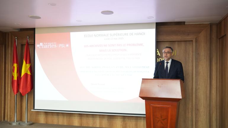 Image décorative : conférence de Olivier Poncet à l’Université nationale de l’Éducation à Hanoï, le 12 mai 2025