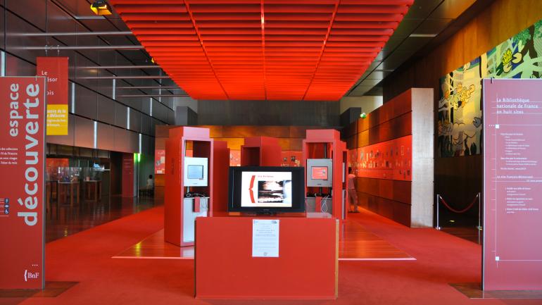 Image décorative : espace exposition de la Bibliothèque nationale de France, site François-Mitterrand © Wikipédia