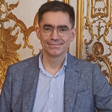 Image décorative : portrait de Thierry Sarmant
